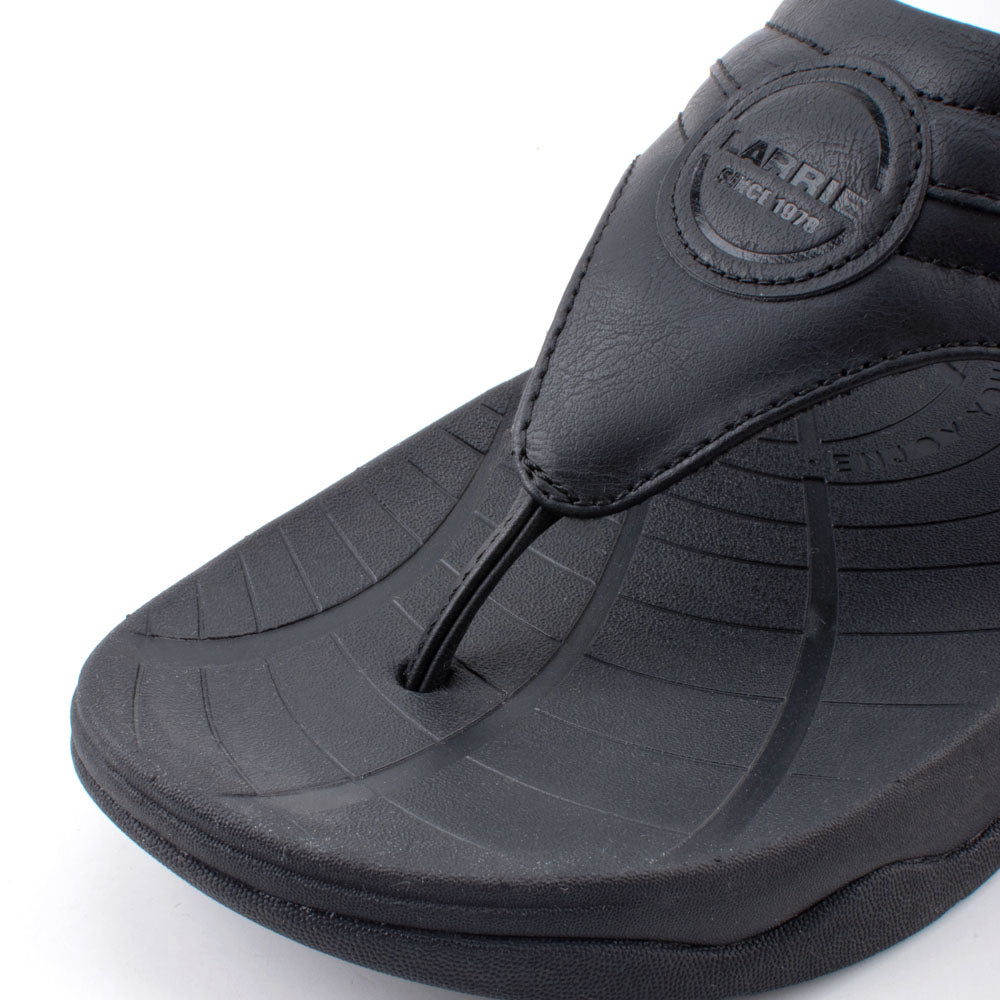 LARRIE 男士黑色新款 T 型带舒适凉鞋（有大码）