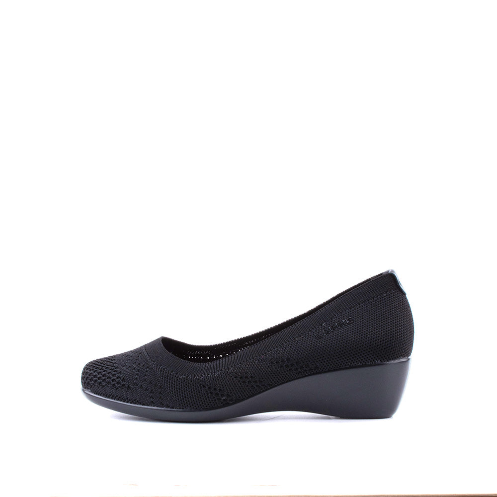 LARRIE Ladies Black Casual Comfort Slip-On Loafers